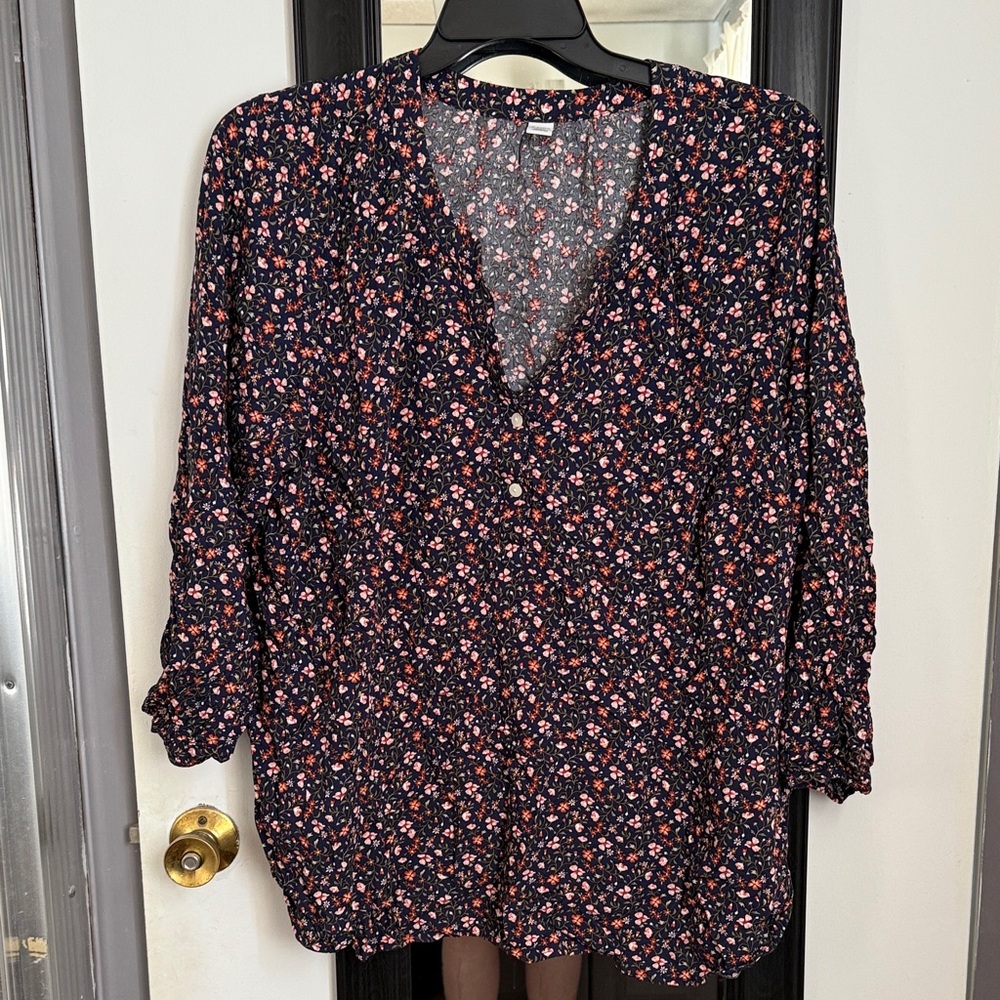 Old Navy Floral V-Neck Blouse in blue, pink and orange. Size 3X. Like new.